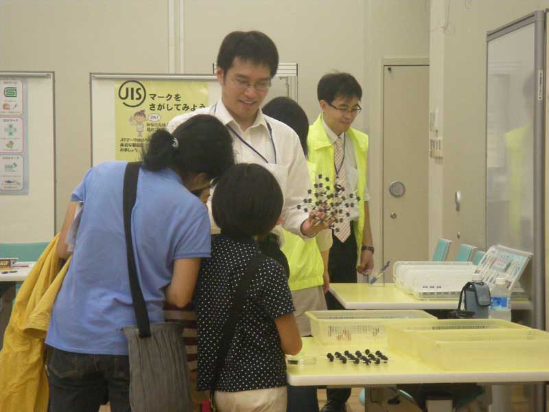 分子構造模型の展示